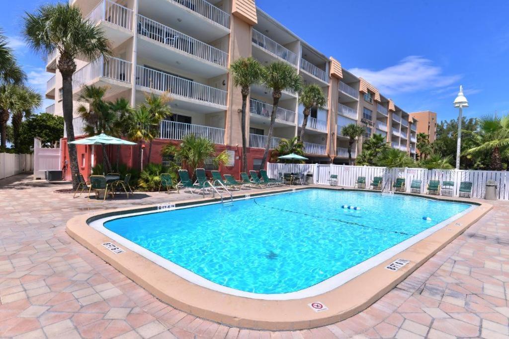 Beach Oasis - No Storm Damage & Guest Ready! Come Enjoy The Heated Pool & Relax At The Beach! Клиъруотър Бийч Екстериор снимка