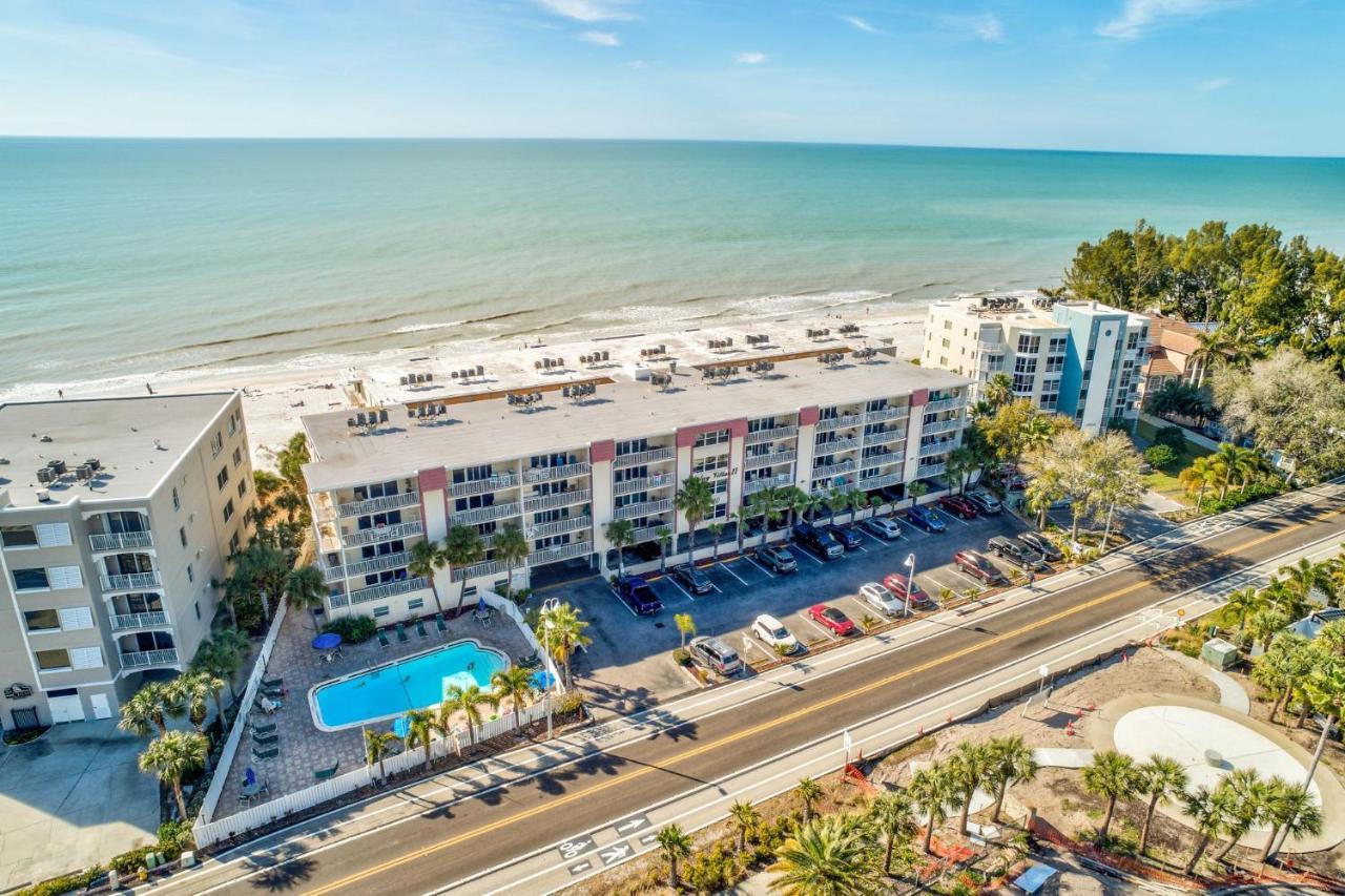 Beach Oasis - No Storm Damage & Guest Ready! Come Enjoy The Heated Pool & Relax At The Beach! Клиъруотър Бийч Екстериор снимка